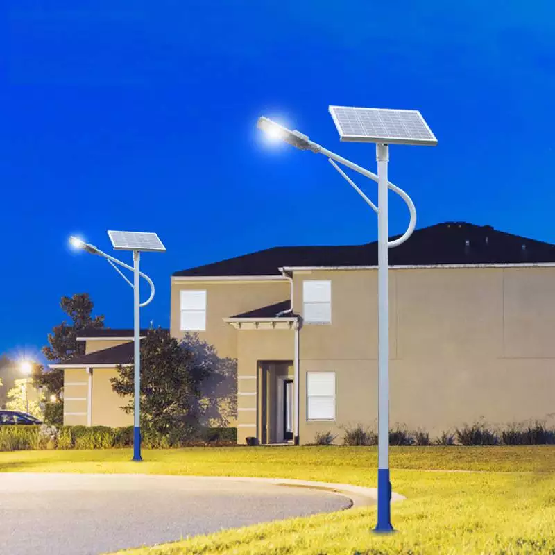 How do solar street lights adapt to extreme wind, rain, and dust environments with an IP65 or higher protection rating?